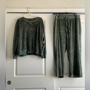 Plush velour relaxed lounge set